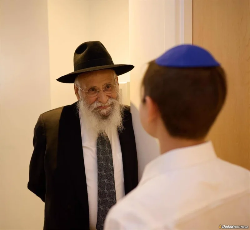 Rabbi Shalom DovBer Lipskar at The Shul * Photo: Stephanie Schwartz/Chabad.org