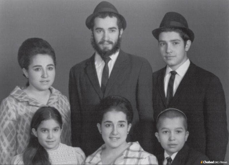 Tsevie Gopin (bottom left) with her siblings.<br />
