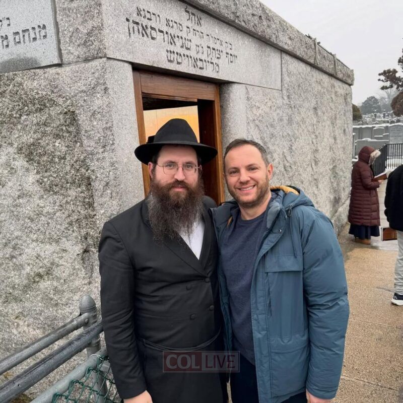 Mike Goldfarb visits the Rebbe’s Ohel with Rabbi Yehuda Levin of Chabad of Ditmas Park in Brooklyn
