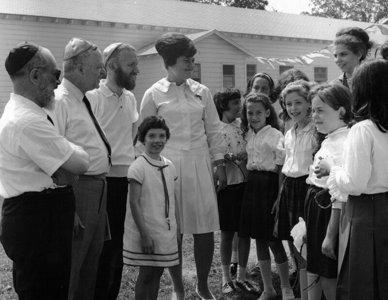 Julius Edelstein, his daughter and Rabbi JJ Hecht with campers of Camp Emunah