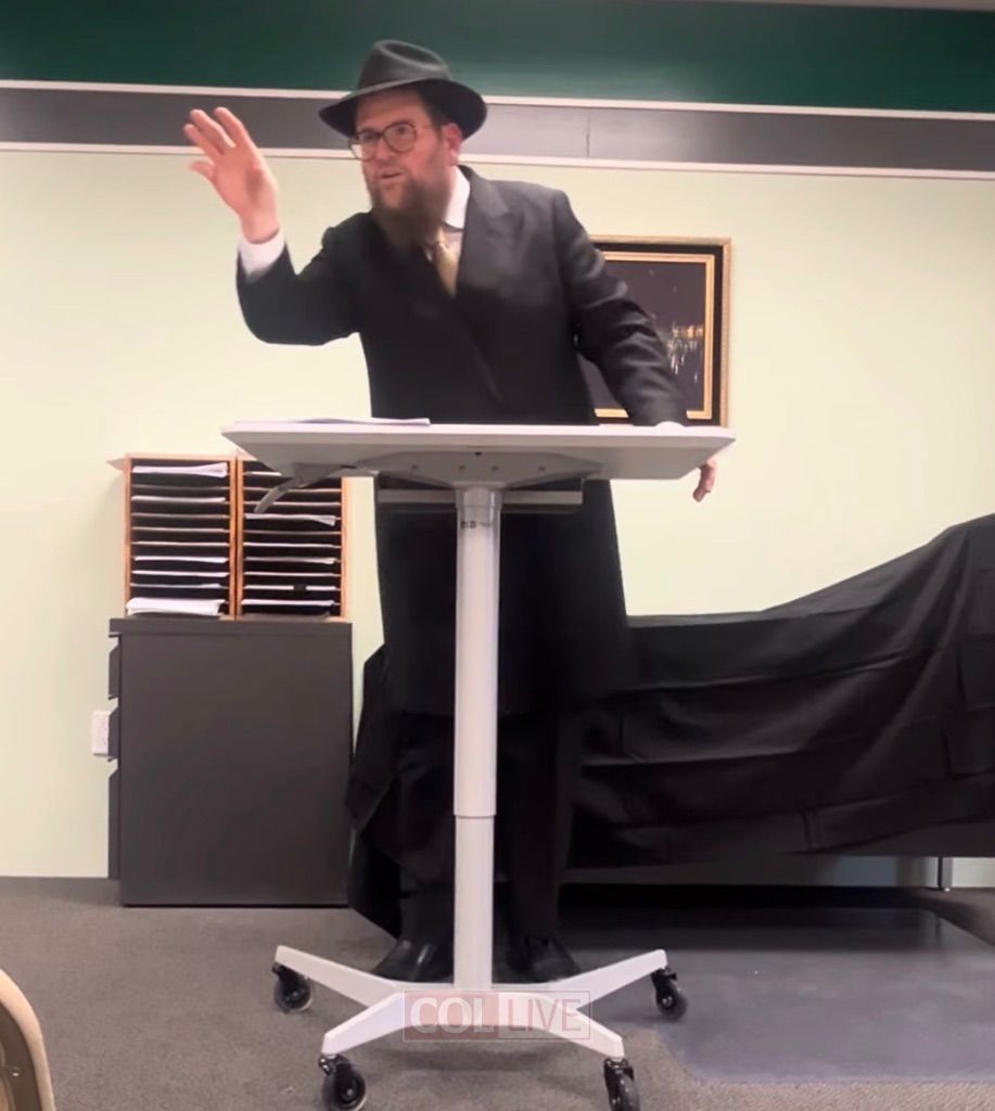 Shliach Speaks at Traveling Anne Frank Exhibit