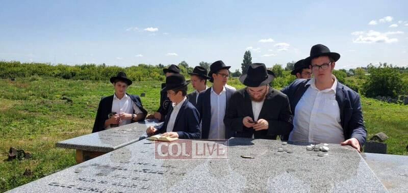 Davening at the Zion of Rabbi Levi Yitzchok of Bardichuv (day 8)