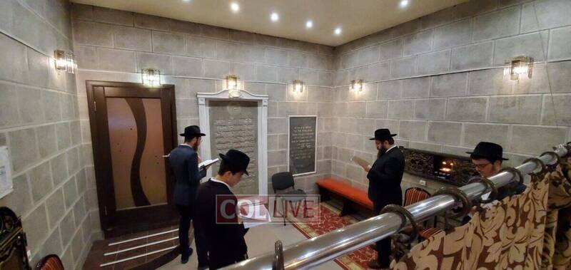 Davening at the Zion of Rabbi Levi Yitzchok of Bardichuv (day 8)