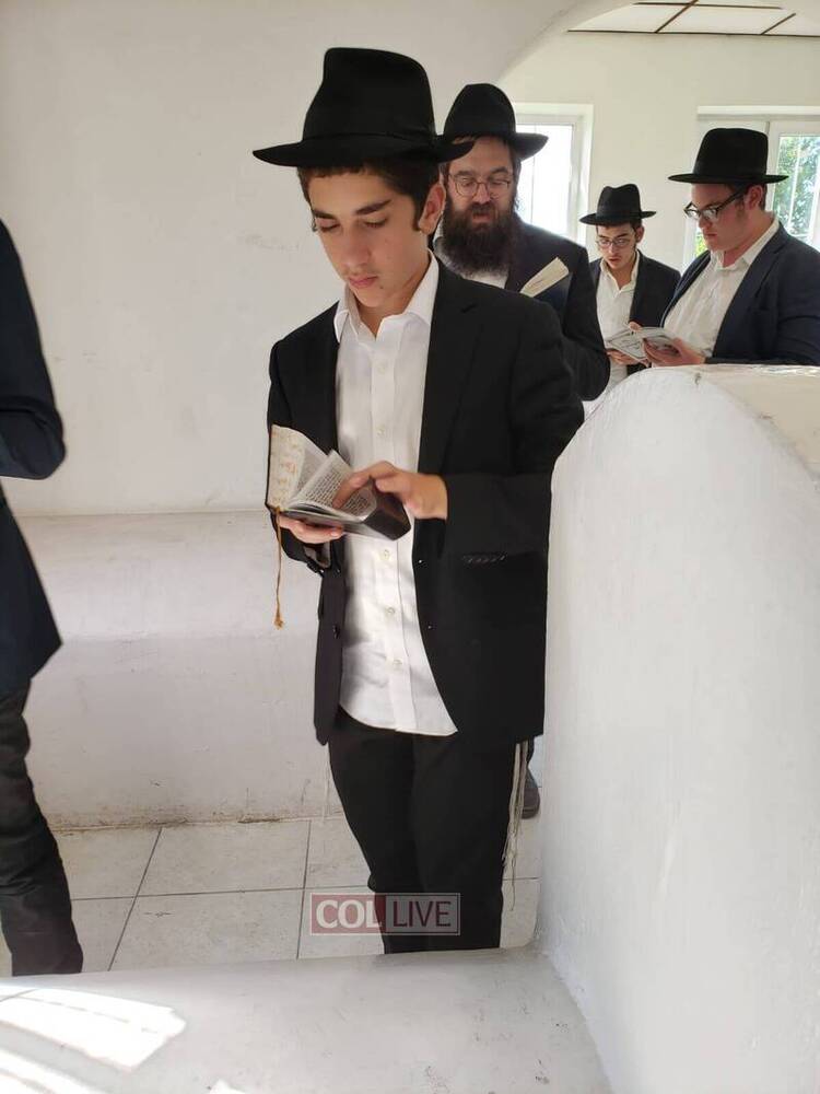In Anipoli at the Kever of R' Zusha (day 8)
