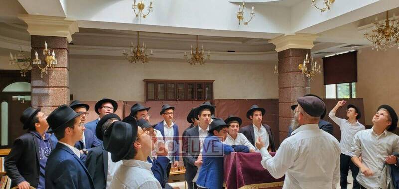 Tour of Chabad Mozdos in Zitomer (day 7 )