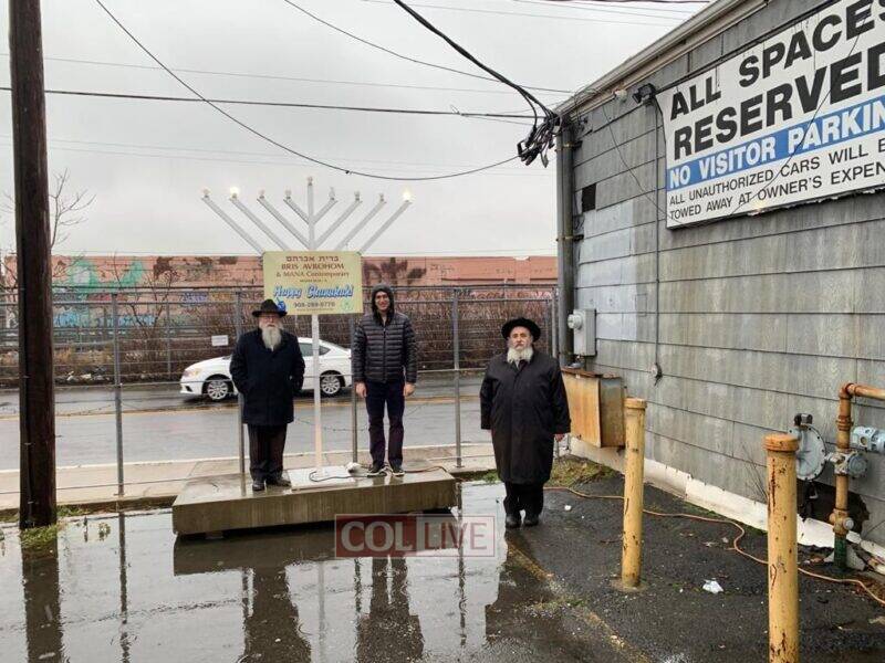 Mana Fine Art, Jersey City with Rabbi Baruch Lepkivker, Mr. Nir Eshed, and Rabbi Mordechai Kanelsky 