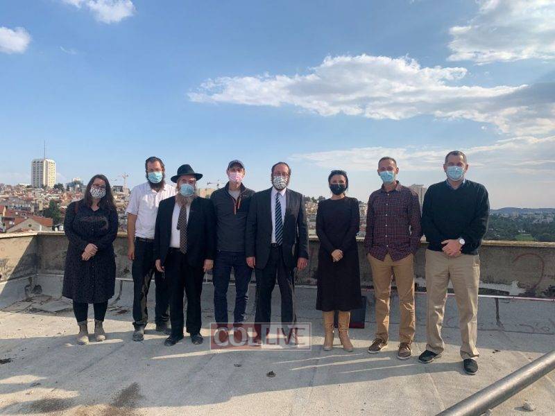 From Right: Kory Baldash, Eric Davis, Fleur Hassan-Nahoum, R' Shlomo Gestetner, Elie Brender,  R' Kasriel Shemtov, Shlomo Chaimson, and Susie Muller, photo taken by R'Levi Margolin