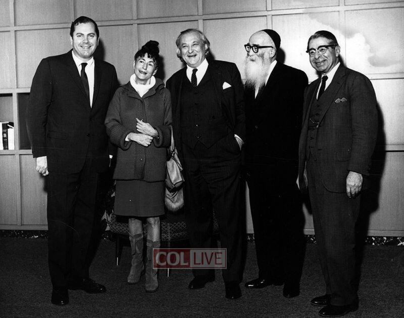 Jacques Lipchitz, with Yulla, at a Chabad exhibition in Detroit, 1967. Artist Hendel Lieberman is the Lubavitcher
