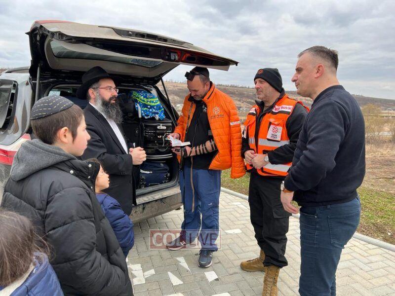 Rabbi Yechiel Levitansky, Shliach of Sumy Ukraine heading towards Iasi Romania, meeting up with Dr. Zev Neuwirth, M.D. and United Hatzalah paramedic Elad Bachar on their way towards Ukraine to treat injured and sick Ukrainian refugees.<br />
