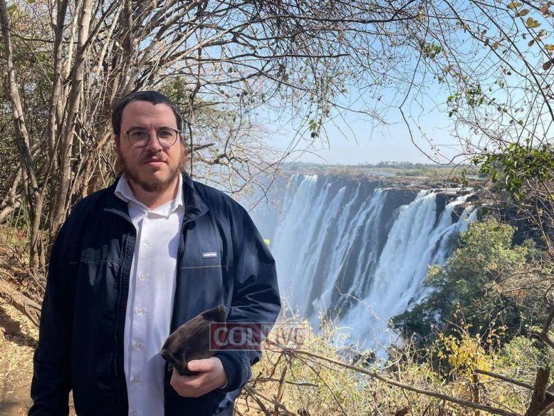 Visiting bochurim Shea Shmotkin and Bentzion Duchman doing mivtzoim at the Victoria falls