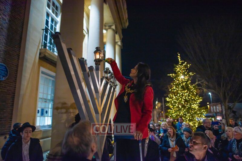 Mayor Henna Chowdhury Lights the shamosh