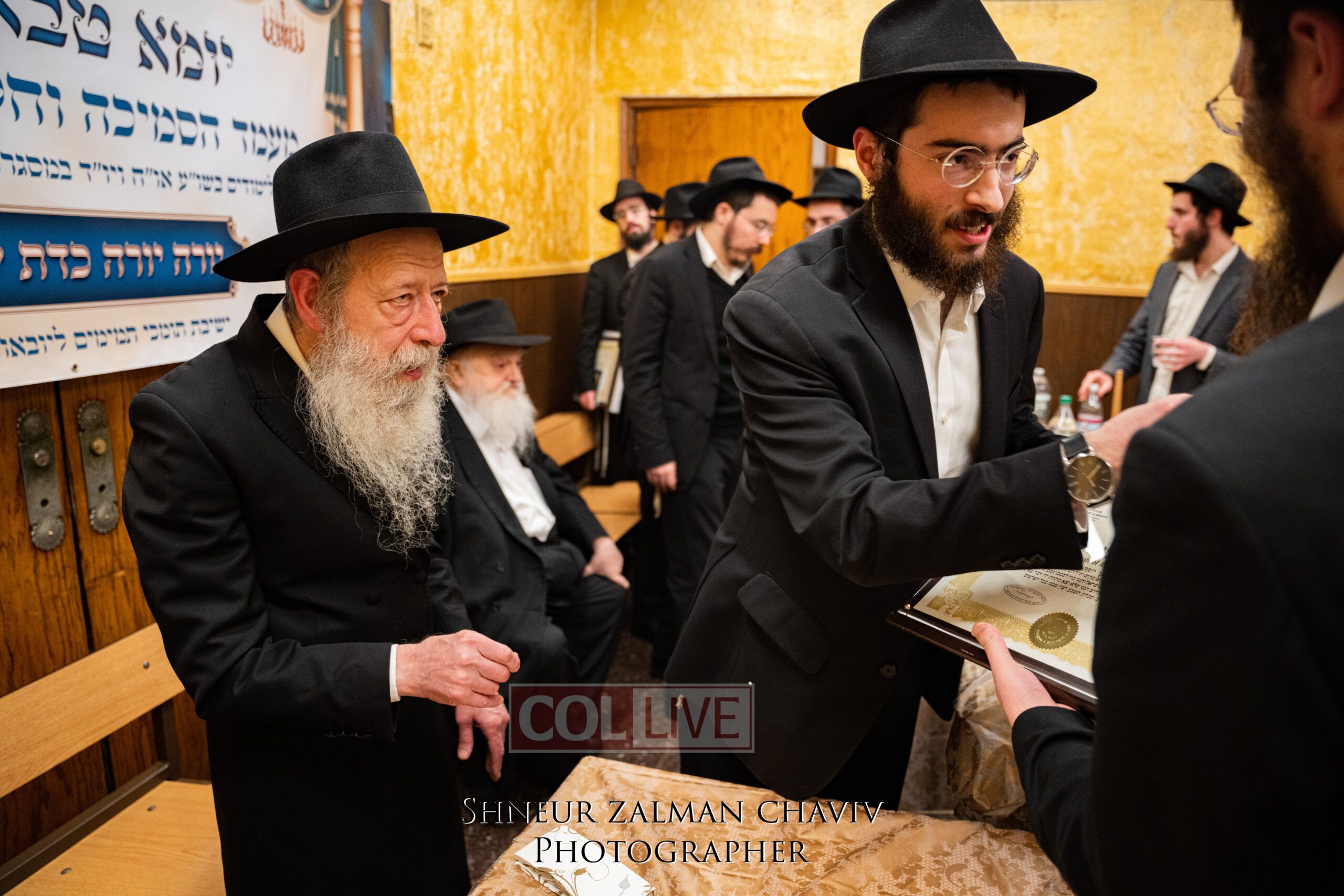 770 Yeshiva Students Receive Semicha Certificates