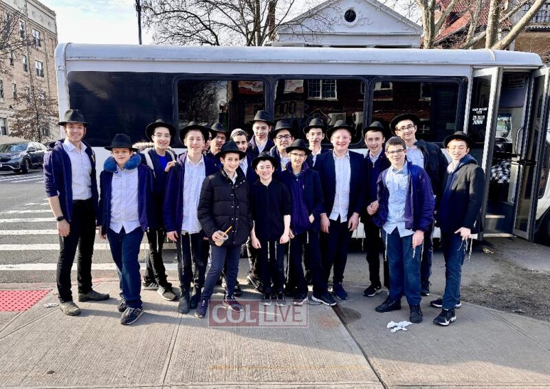 Ozzy Belson, Mottel Shkolnikov, Mendel Shemtov, Eli Goldstein, Levi Brody, Yochanan Posner, Levi Susskind, Dovi Zalmanov, Mendy Walters, Meir Goldman, Zalman Schusterman, Shimon Wolf, Zalman Goldstein, Mendel Perlstein, Nochum Benjaminson, Shalom Posner, Moshe Kahanovitch, Yossi Cadaner.