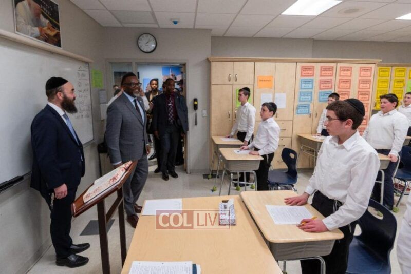 Mayor-elect Johnson observing a classroom