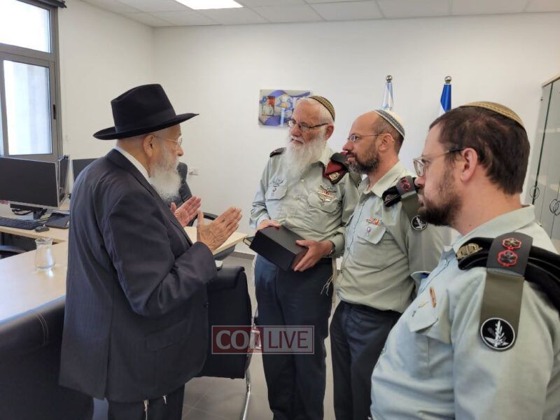 Rabbi Lipskar discusses various aspects of military Halacha with members of the IDF Rabbinate. <br />
