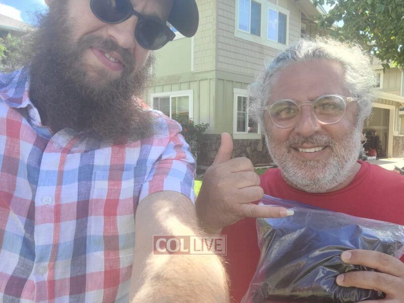 Avi Ronen got a pair of replacement Teffilin as his burned in the fire<br />
