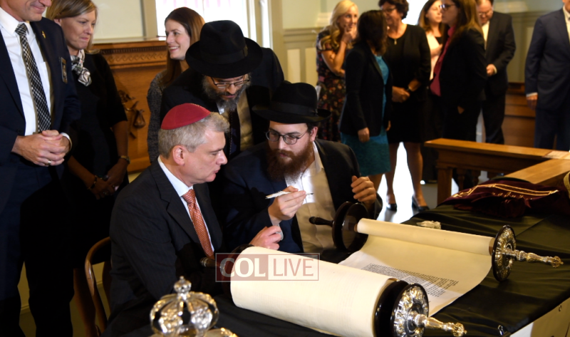 Jason Unger, Rabbi Yisroel Chanowitz (background is FDLE Commissioner Mark Glass's wife Kathryn Glass, Chanie Oirechman, Rabbi Schneur Oirechman, and the Ladies of the Senate)