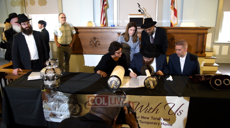Senate President Kathleen Passidomo, Rabbi Yisroel Chanowitz, Chief of Staff Alex Kelly. In the back are (Rabbi Schneur's family member) FSU student Jack Greene, Tsachee Zilberfarb, Chanie Oirechman, Rabbi Schneur Oirechman<br />
