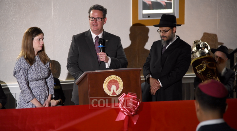Chanie Oirechman, Mayor John Dailey, Rabbi Schneur Oirechman, Rabbi Eliezer Reinhold