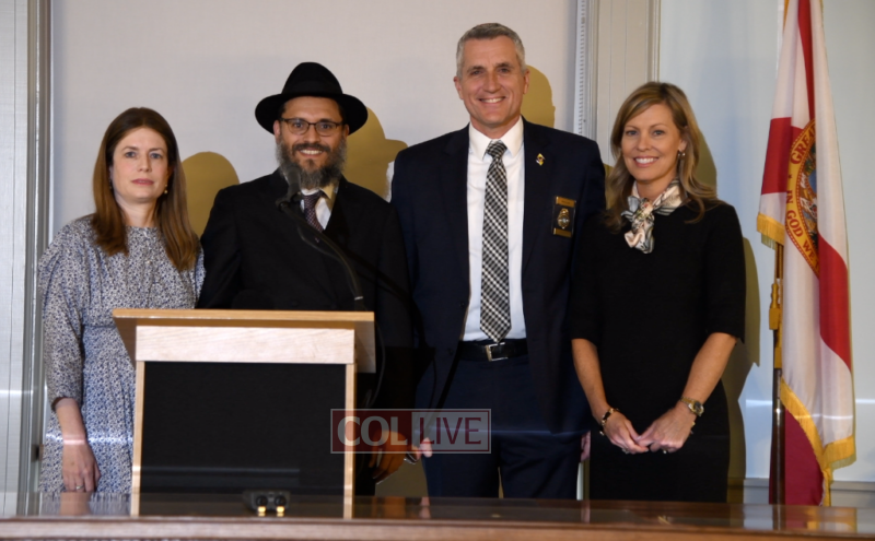 Chanie Oirechman, Rabbi Schneur Oirechman, FDLE Commissioner Mark Glass, Kathryn Glass<br />
