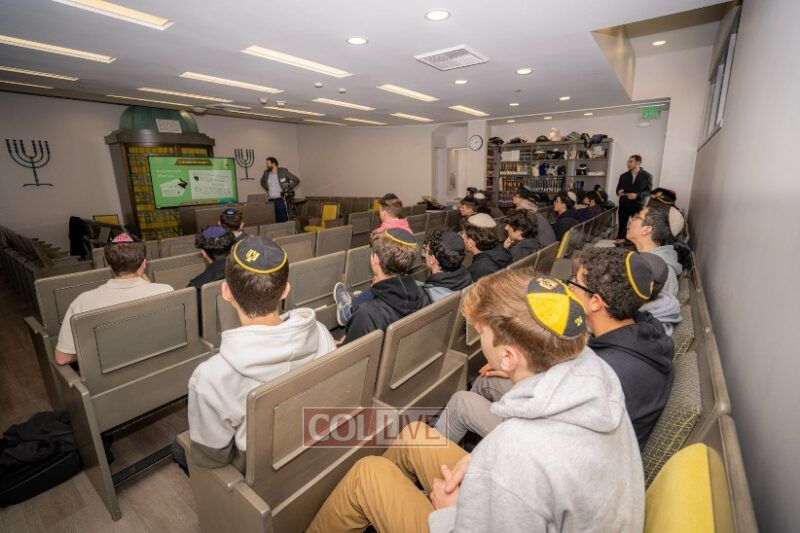 Project 432 presenting at YULA<br />
