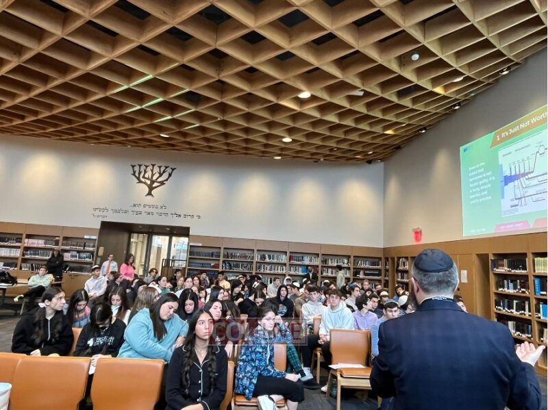 Project 432 presenting at Yeshivah of Flatbush<br />
