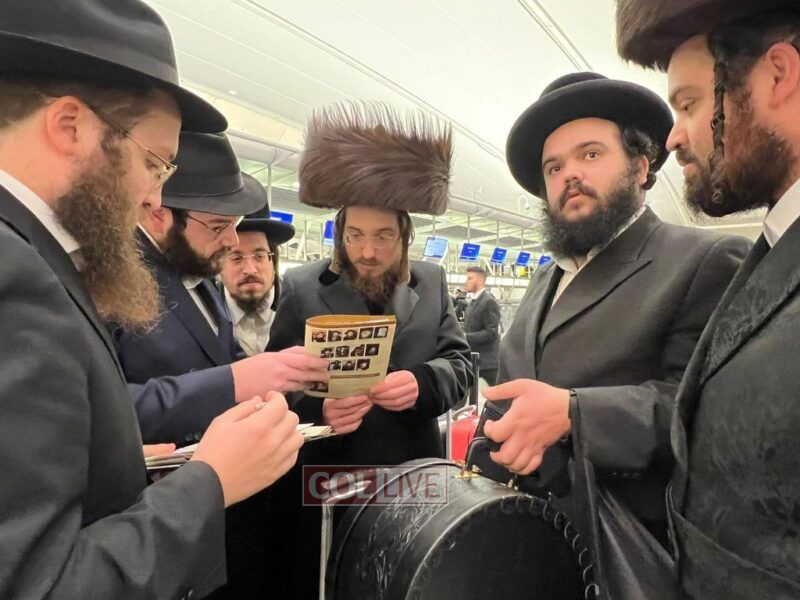 The Sadigura Rebbe's previous visit to Chabad of the Airport