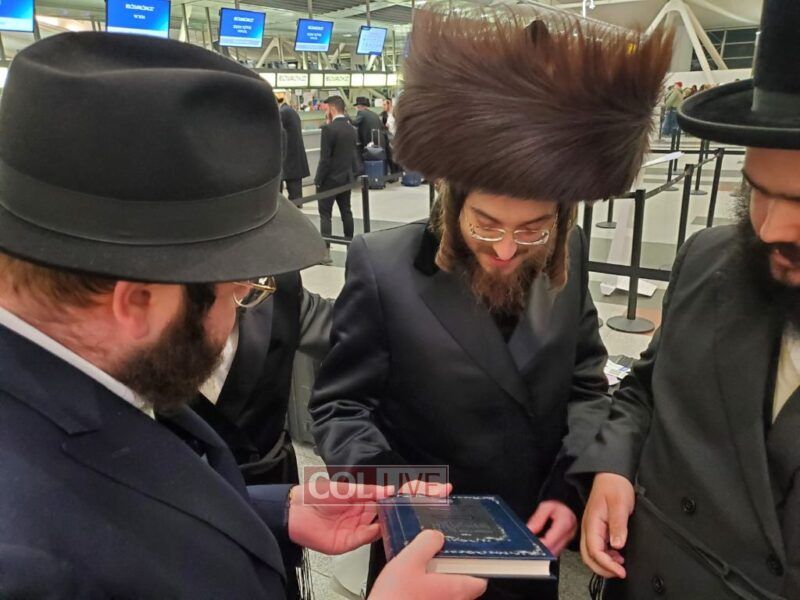 The Sadigura Rebbe's previous visit to Chabad of the Airport