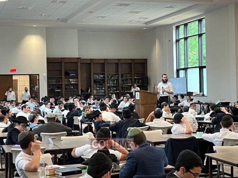 Rabbi Levi Korf, Project for Enduring Peace Contact Director presents key findings at a summer Yeshiva program