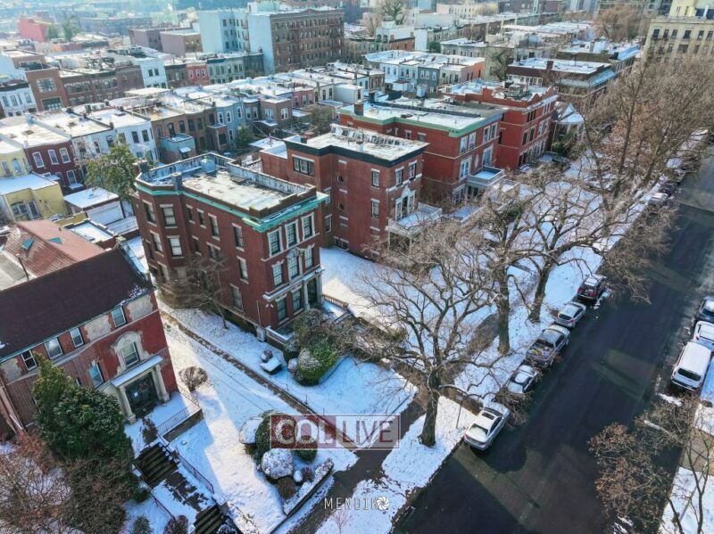 The house of the Rebbe and Rebbetzin on President Street