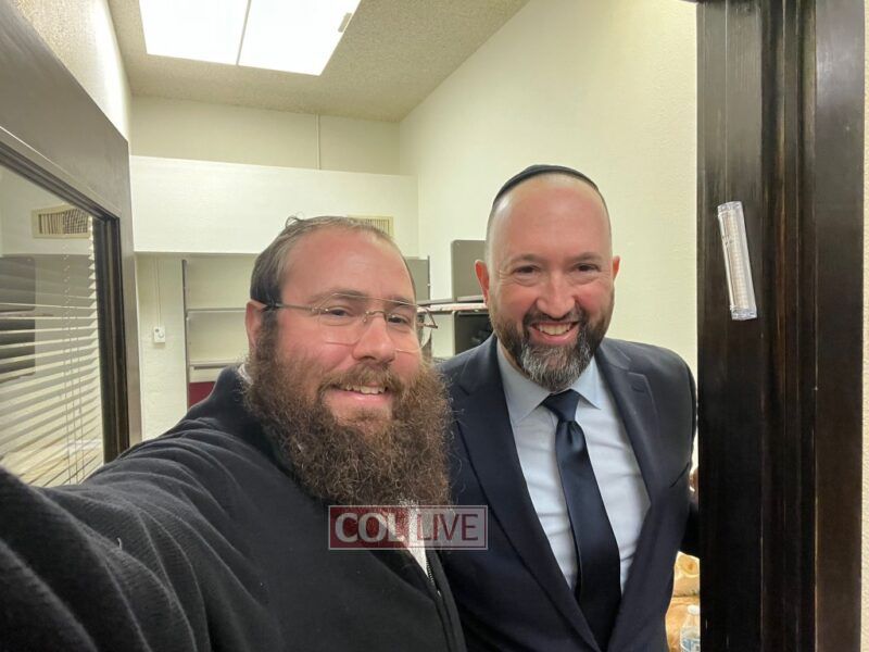 Councilman Kwasman hangs up a Mezuzah in his office together with Rabbi Shlomy Levertov of Chabad of Paradise Valley, Arizona