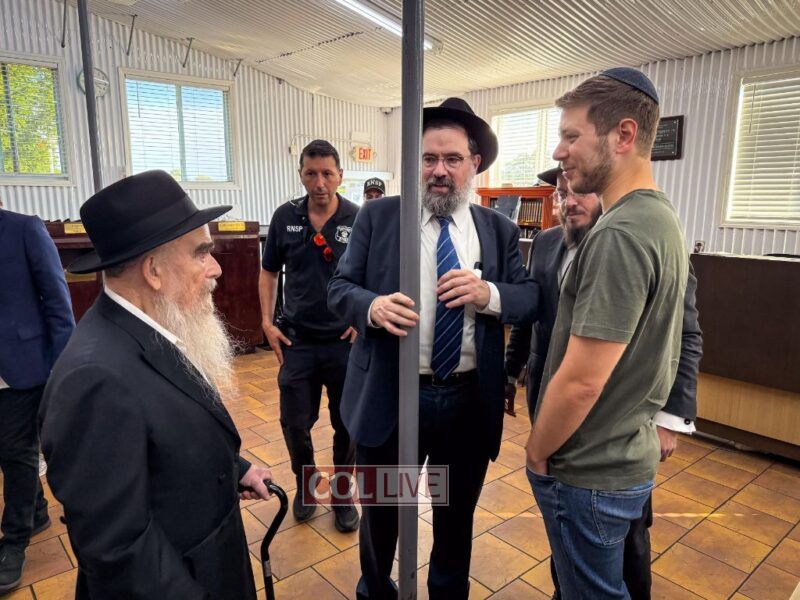 Yair Netanyahu with Rabbi Avraham Shemtov (left) and Rabbi Levi Shemtov