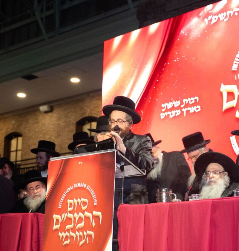 The Siyum was made by the Rachmastrivka Rebbe of Oak and Vine<br />
<br />
