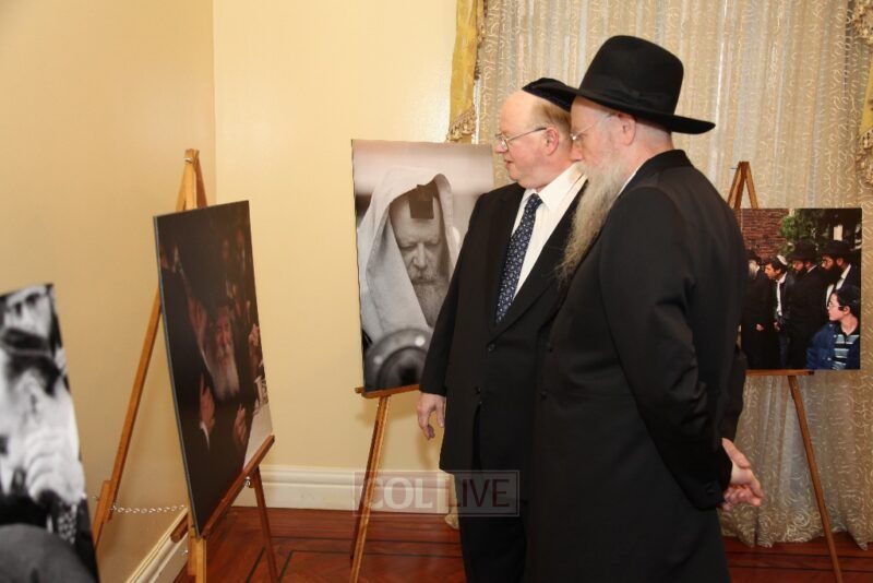 Dr. Maling and Rabbi Notik look at photos of the Rebbe